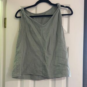 Women's Gray Sleeveless Top